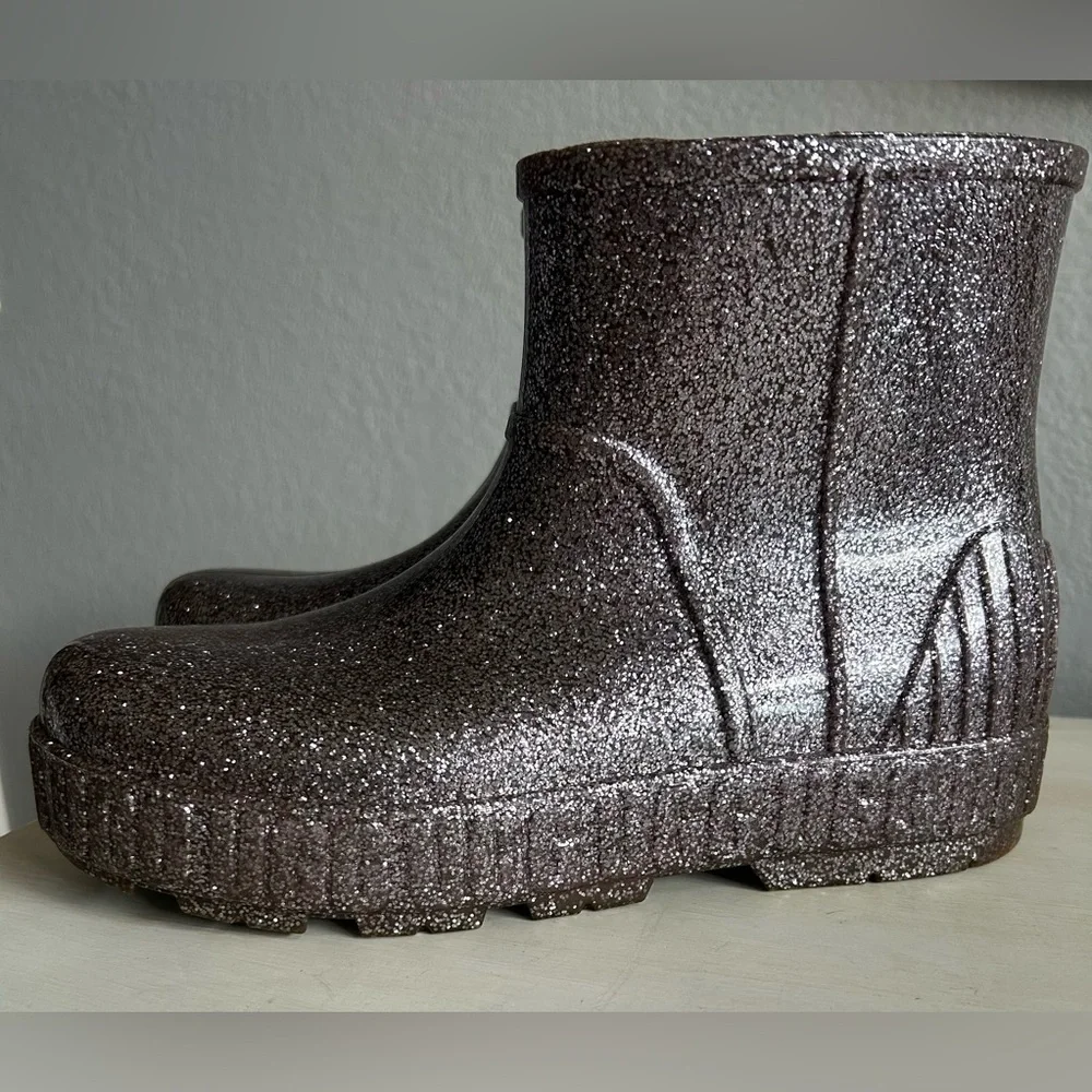 Ugg Purple glitter Drizlita rain boot welly, women’s size 10.